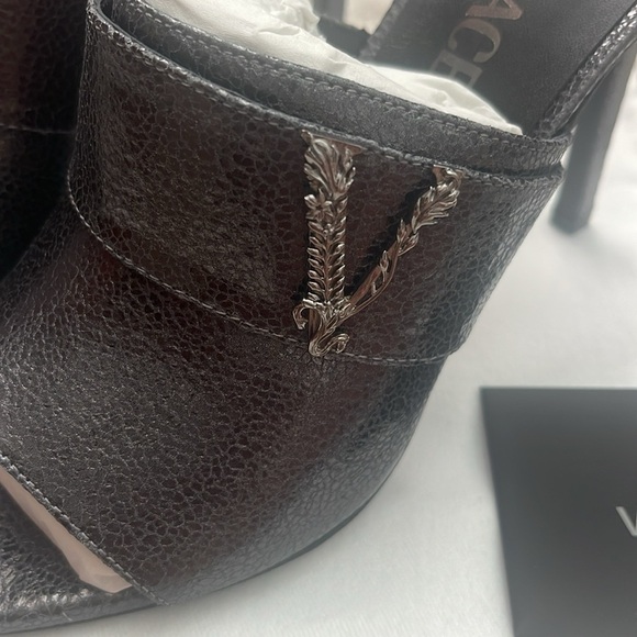 NIB Versace Crackle Laminato Sandal - Picture 3 of 9